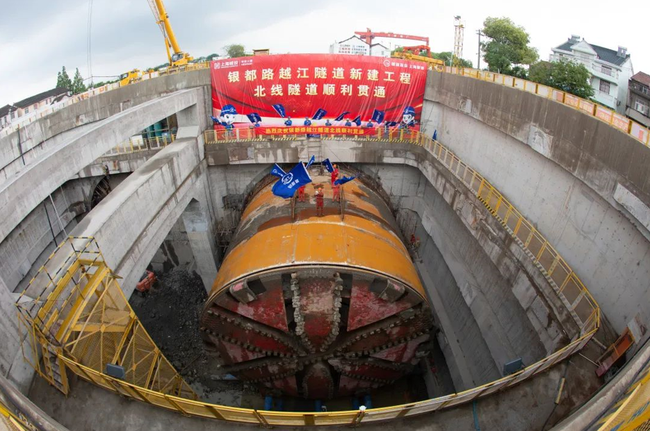 银都路越江隧道图片